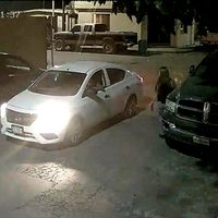 Una joven corre para evitar ser secuestrada en calles de Nuevo León (Video)