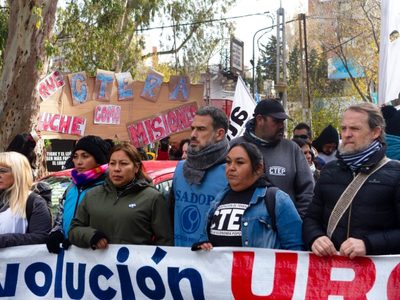 En Neuquén, la CGT acompañó el masivo paro nacional docente