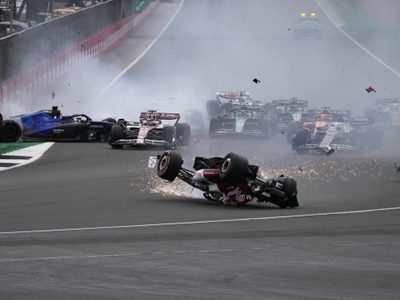 Así fue el accidente del piloto Guanyu Zhou en el GP de Gran Bretaña (Video)
