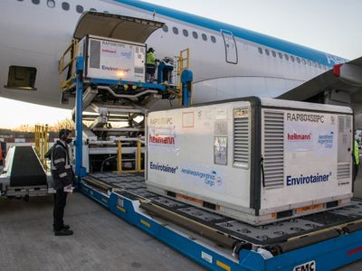 Mientras Argentina espera las vacunas de Estados Unidos, arribó un nuevo lote de Sinopharm