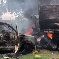 Chocan presuntos talamontes con GN; bloquean y queman vehículos en Huitzilac, Morelos (Video)