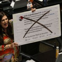 Kenia López arremete contra Adán Augusto López por su tuit: lo llama "porrista” y “mandadero"