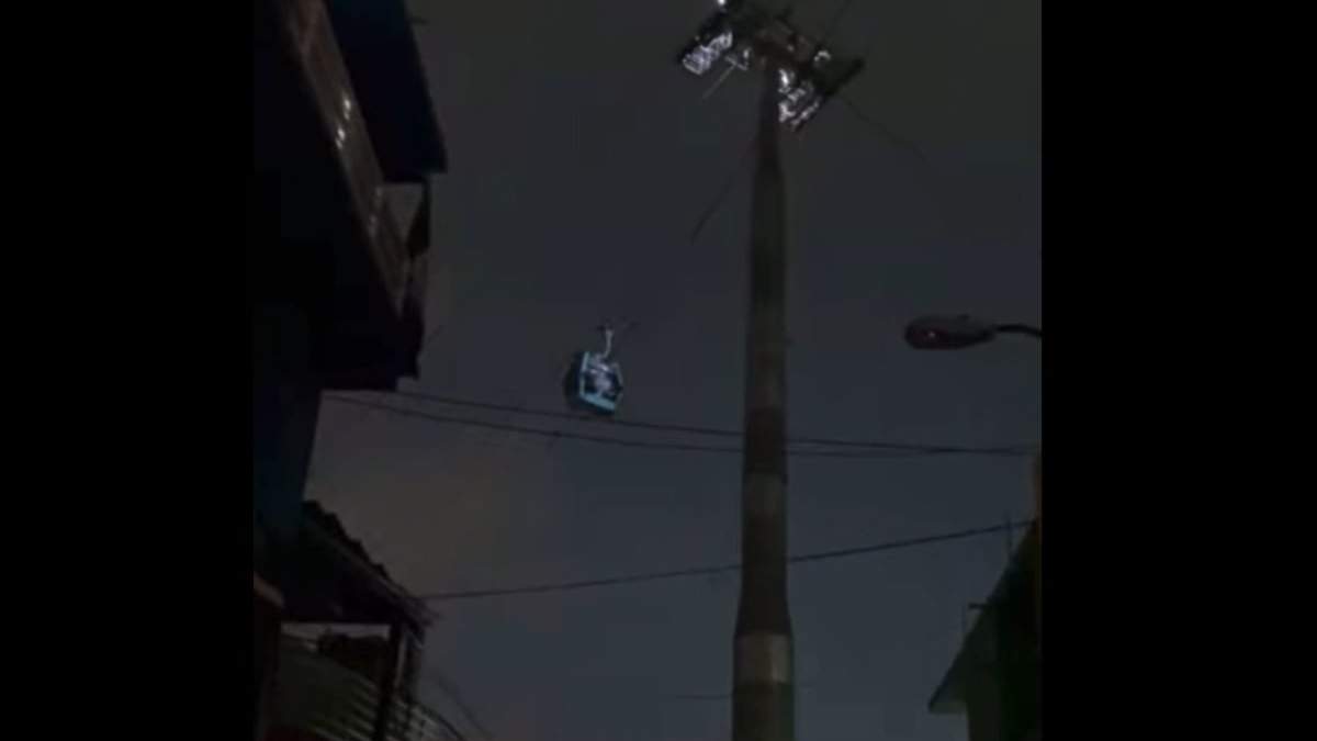 Las cabinas del Cablebús durante el sismo