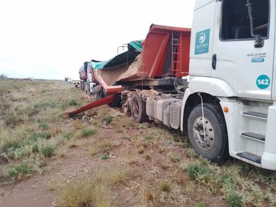 Dos camiones de Vaca Muerta protagonizaron un insólito incidente de tránsito en la Ruta del Desierto