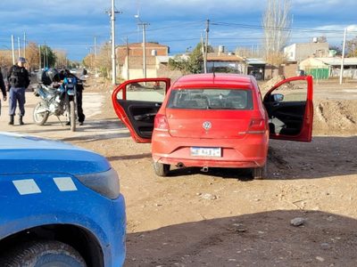 Tres hombres detenidos tras intentar robar una vivienda: huían en un auto con pedido de secuestro