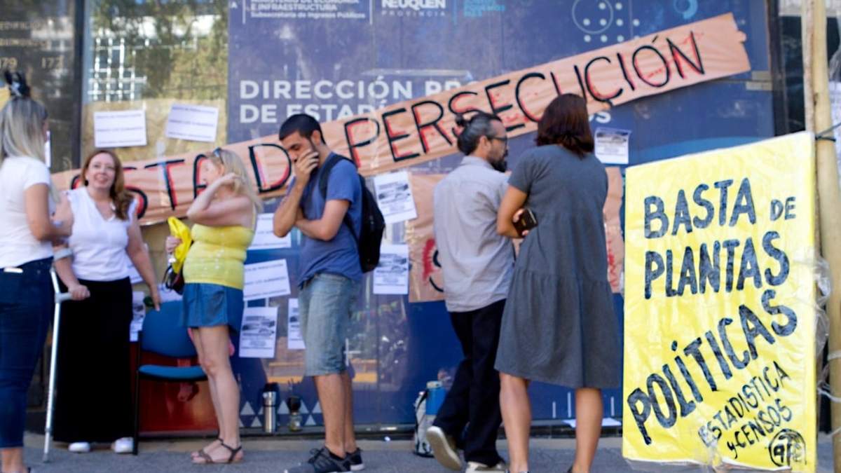 Manifestación de los trabajadores en la Dirección Provincial de Estadística y Censos de Neuquén. Fuente: (Twitter)