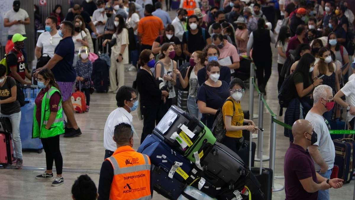 Pasajeros en el Aeropuerto Internacional de la Ciudad de México