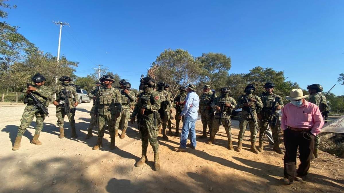 Presencia de militares en el tramo Mogoñé Viejo - Vixidu, de San Juan Guichicovi