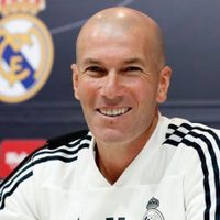Zidane, de los mejores futbolistas del mundo en el Madrid a no jugar en el Bernabéu