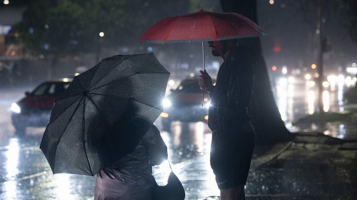 Probabilidad de chubascos con lluvias puntuales fuertes en la Ciudad de México este viernes