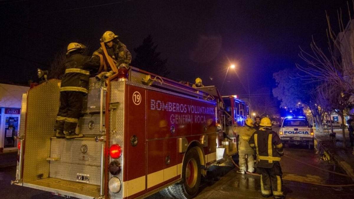 Rescate bomberos voluntarios. Fuente: (Twitter)