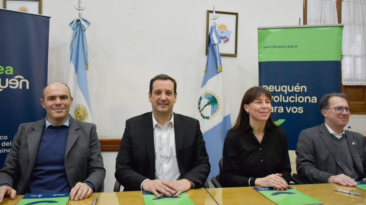 Durante la firma del acuerdo por el programa Emplea Neuquén. Fuente: (X)