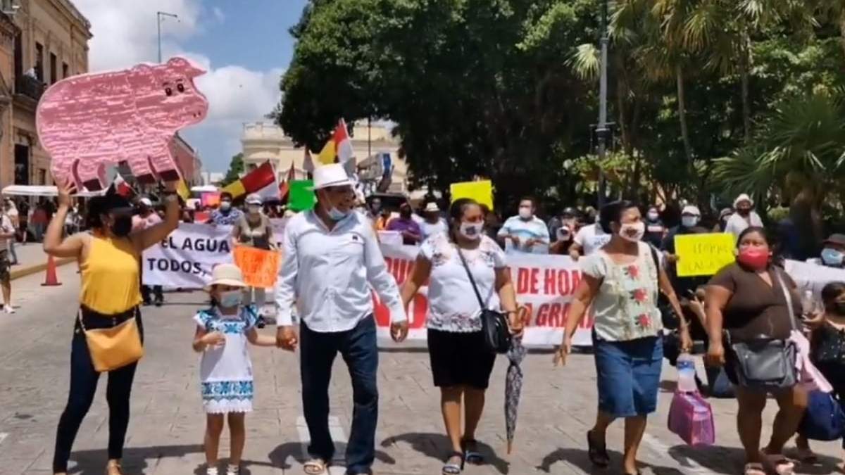 Marcha contra la instalación de una granja porcícola en Homún, Yucatán