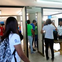 Ponen detector de metales en prepa de la UANL tras amenaza de ataque
