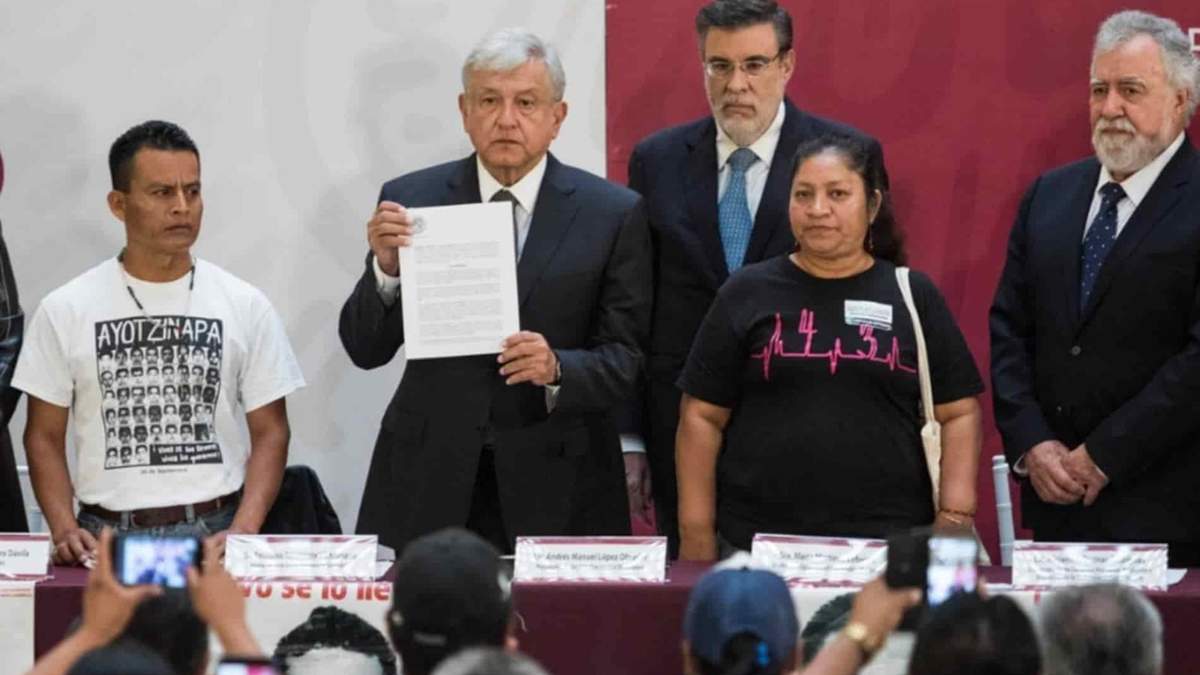 López Obrador recibió a los padres de los 43 estudiantes desaparecidos. Fuente: (Twitter)