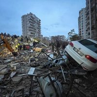 Biden ofrece ayuda tras sismo en Turquía y Siria