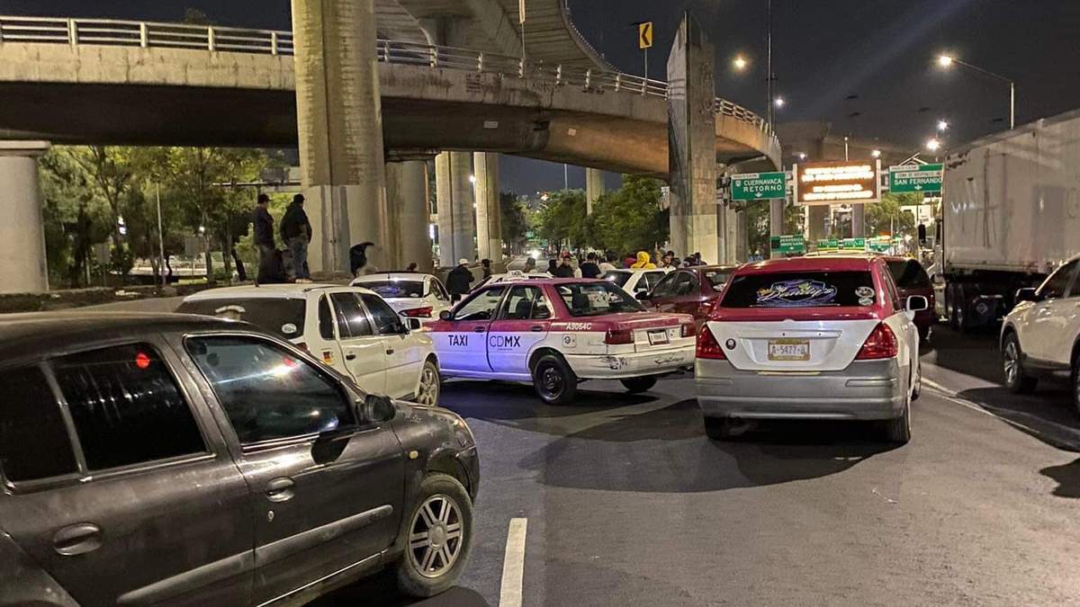Caos por bloqueo de taxistas