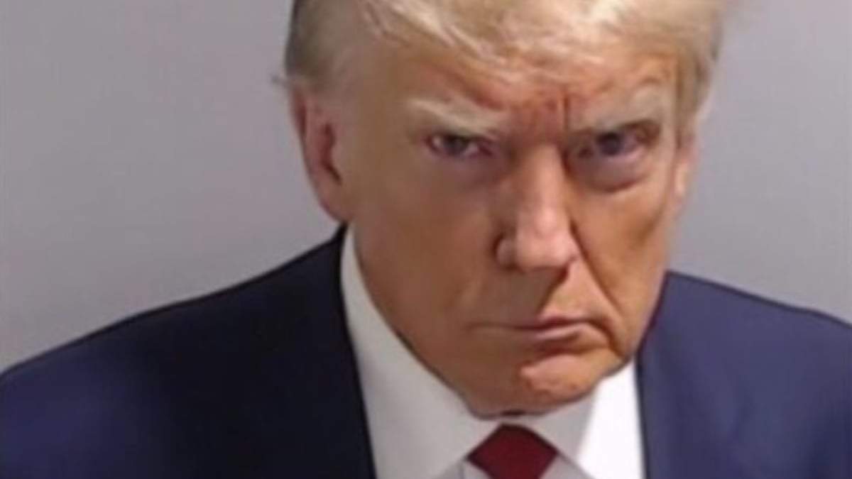 La fotografía que le tomaron a Donald Trump tras ser fichado en una cárcel de Atlanta