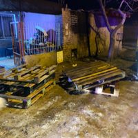 Buscan a un encapuchado por el incendio intencional de una casa en Centenario