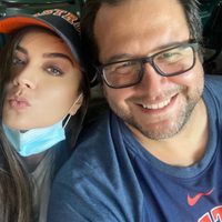 José Ramón López exhibe documentos que asegura "desmienten la campaña" por la casa en Houston