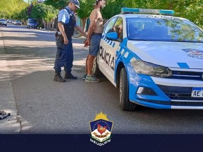 La Policía detuvo a un hombre por violentar un vehículo y robar elementos de su interior