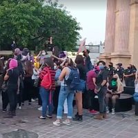 Policías de León reprimen protesta por acoso sexual de los mismos agentes