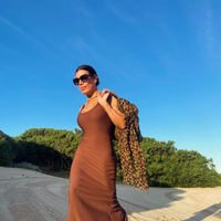 Isabella, la hija de Flor de la V, sigue los pasos de su madre con este look trendy que marca tendencia este otoño