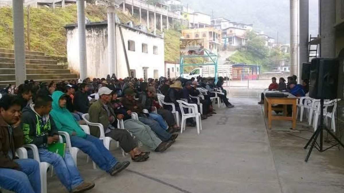 La asamblea general de San Pedro Ocotepec exigió la liberación de los funcionarios