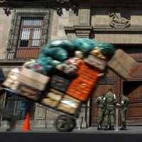 México anuncia más aranceles a importación de textiles. ¿China es uno de los países afectados?
