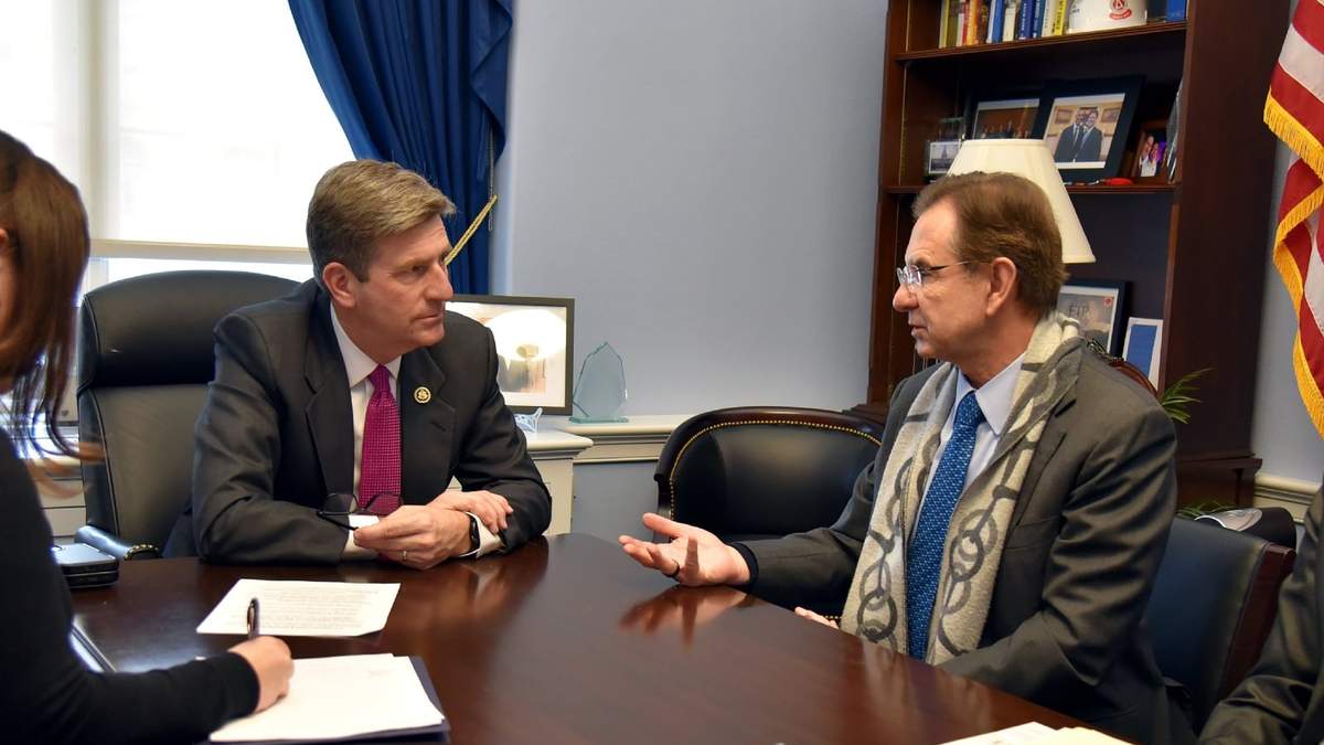 Greg Stanton se reunió con el embajador d Esteban Moctezuma, en donde abordó el tema de los amagos de Trump de atacar a los cárteles por tierra.