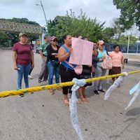Exigen liberar a ocho policías retenidos por pobladores de Frontera Corozal por pérdida de confianza