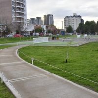Dormir en un parque de Neuquén, la cruda realidad que queda expuesta en pleno invierno