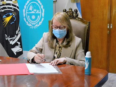 La gobernadora Alicia Kirchner aceptó la renuncia de su jefe de Gabinete