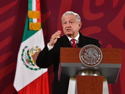 AMLO dice que prensa conservadora culpó a su gobierno de cancelación de vuelos en Aeroméxico