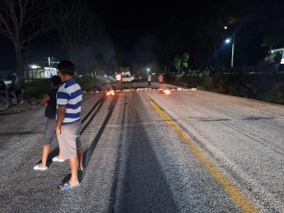 Ejidatarios de Calakmul bloquean carretera ante presuntos abusos y extorsiones de Guardia Nacional