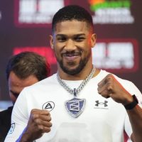 El boxeador Anthony Joshua permanecerá en Nigeria para recuperarse de su accidente automovilístico