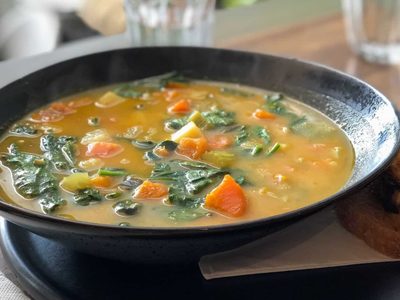 No gastes en comprar calditos en el supermercado: preparalos en casa con verduras y mucho más sanos