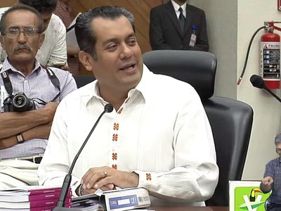 A tres días de la “marea rosa”, Morena pide al INE cambiar su color