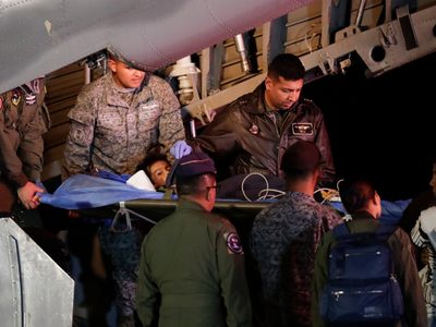 Niños sobrevivientes llegan a Bogotá estables y alegres de su proeza