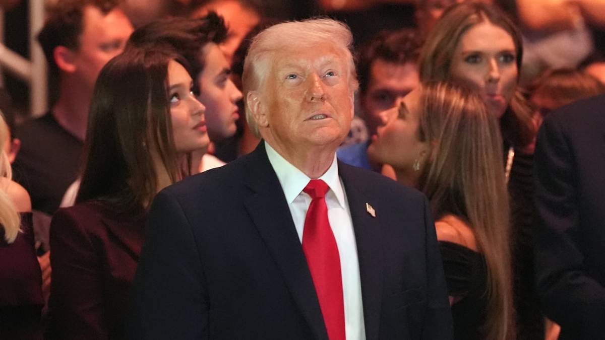 El presidente Donald Trump asiste al evento UFC 327 en el Kaseya Center, el sábado 11 de abril de 2026, en Miami