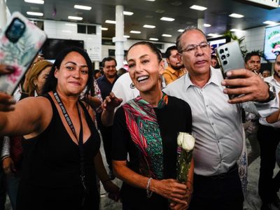 Sheinbaum pide a “corcholatas” unidad frente a encuesta de Morena; niega acarreo y “guerra sucia”