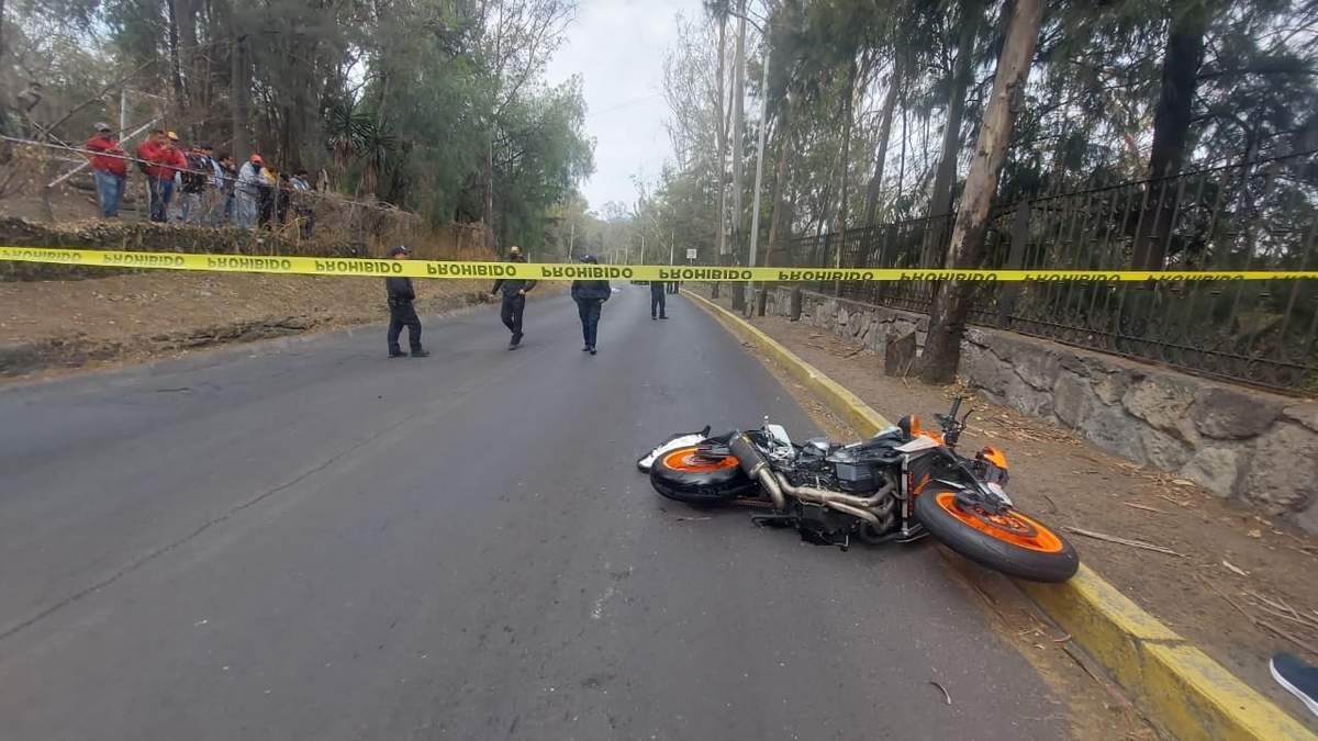 La motocicleta quedó tirada a varios metros de los cuerpos