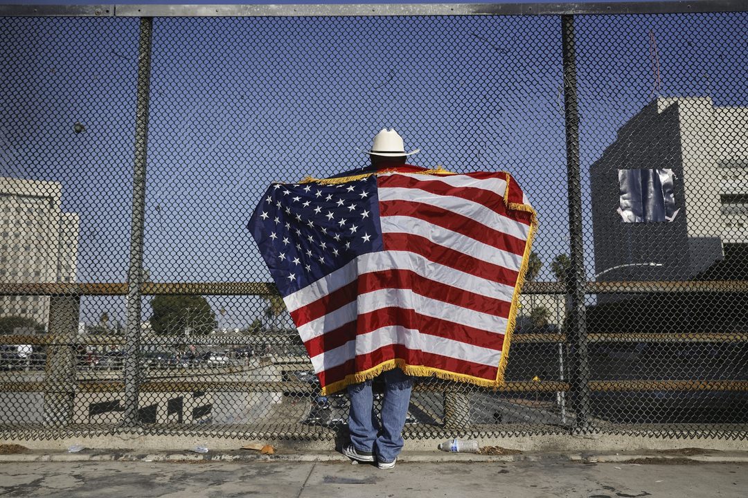 8 de junio. Un manifestante expresa su indignación por las redadas de inmigración en el centro de Los Ángeles, Cal. Stephen LamSan Francisco Chronicle vía AP.