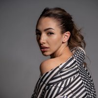 El clásico vintage de moda: el tapado de Thelma Fardín que es un upgrade para cualquier look de día