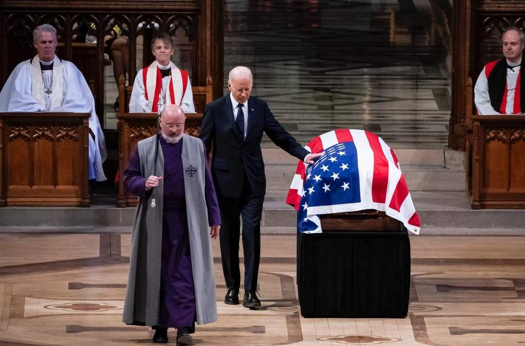 Joe Biden se despide del expresidente Carter