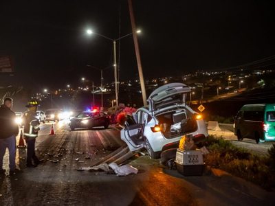 Se quema un Tesla Model X tras chocar en la carretera Tijuana-Rosarito (Video)