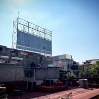 Faltan por retirar de azoteas 174 espectaculares en CDMX; Batres “quema” a empresas incumplidas