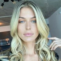 ¡Timbre! Las transparencias del vestido de Cydney Moreau incendiaron la alfombra roja ¡Osada prenda