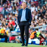 Barcelona destituye a Ronald Koeman como su entrenador