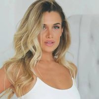 Desde México, Cami Homs enamora con un original microbikini con el estampado que es tendencia